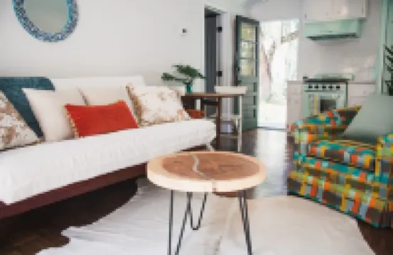 WALK to restaurants, lighthouse and shops! Charming  cottage, cozy & bright!