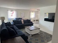 Pool house, close to the beach!