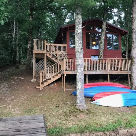 Quaint two bedroom cabin just a few steps away from and on Mountain Rest Lake.
