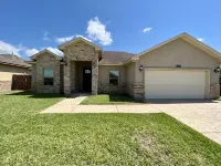 3 bedrooms, 2 baths, open concept kitchen and living Các khách sạn gần Saint Joseph Academy Football Stadium
