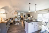 The best of Franklin! Beautiful listing on private acreage & minutes to downtown