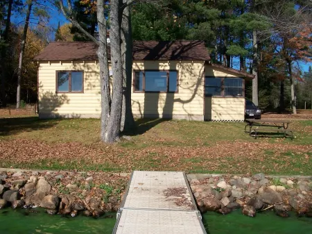 Cozy 2 Bedroom Cabin With Gas Fireplace
