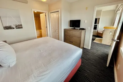 Seaside Getaway: Your Beachfront Resort Retreat on the Promenade.
