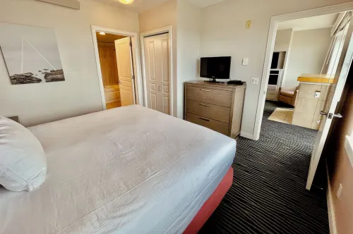 Seaside Getaway: Your Beachfront Resort Retreat on the Promenade.