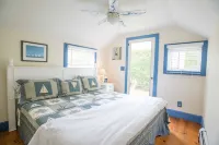 Ten Min. Walk to Main St. Perfect for Families/Groups. Gorgeous Enclosed Yard. - Bungalows