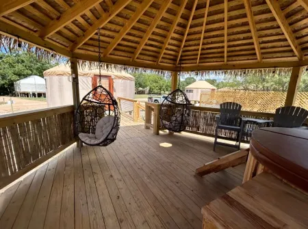 Peacock/River Yurt Village/Couples Yurt/Hot Tub/Close to Town!