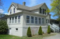 2-Bedroom Apt Near Hampton Beach