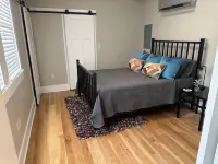 Thompson House #2-Overlooking City Park. Walk to Campus, Aggieville & Downtown โรงแรมใกล้Alpha Xi Delta