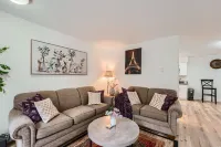 Cool Townhome opp to Crossroads Mall - 5/10 mins to Microsoft, Redmond, Kirkland