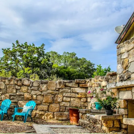 Romantic Ava Haus CABIN. 3 minutes to Main!See our other 4 Ava Haus rentals!