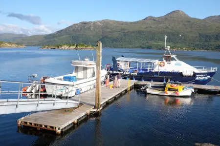 Fabulous House with Stunning Sea Views to Skye. By NTS gardens. Great Privacy. Отели рядом с достопримечательностью «Museum Kyle Line»