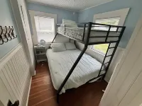 Waterfront Lake Winnisquam House, Guest House & Barn Game Rm, Sleeps 16 w/ Beach