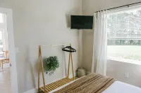 Sky Ridge Lodging- The Luna/ Brand New Cabin/ Amish Country