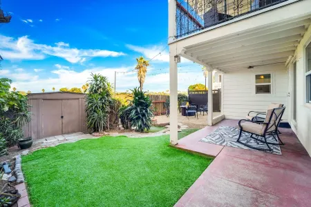 Gorgeous Beach Villa -- Ocean Views + Sleeps 12!