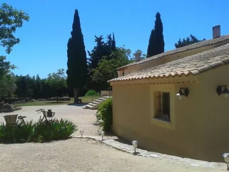 Le Chinaillon, holiday appartment in Saumane de Vaucluse, near facilities Отели в г. Соман-де-Воклюз