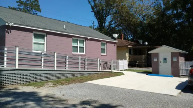 1 Southern Charm is a Private Studio is 4 Miles from Downtown Charleston