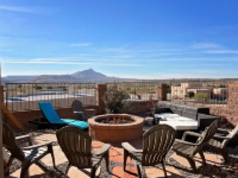 TURTLEBACK OASIS! Mins to Lake, Hot Springs & Golf 象山村酒店