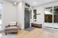 Contemporary and Cozy Cabin