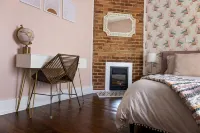 Cozy Victorian in the Center of downtown Morganton (Dog Friendly