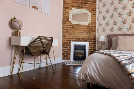 Cozy Victorian in the Center of downtown Morganton (Dog Friendly