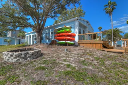 4 Bedroom Farmhouse On The River 2