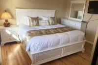 Sunny Paradiso, perfect location Seattle& Bellevue