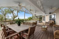 Medina Lake Villa - Stunning Lakeviews, Waterfront Access & Pool