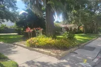 LOCATION! COZY COMFORT 2 BLOCKS FROM PARK AVE W POOL, HOT TUB AND GRILL STATION! Hotels near The Charles Hosmer Morse Museum of American Art