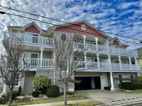 SunnyBoy Beach House, a few steps to everything at the shore!