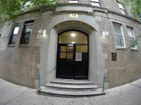 Long-Term, 2-Bedroom Apartment in the Bronx, Near Yankee Stadium & Pet-Friendly. 英伍德山公園附近的飯店