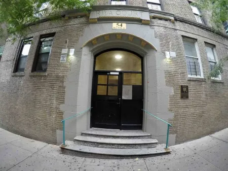 Long-Term, 2-Bedroom Apartment in the Bronx, Near Yankee Stadium & Pet-Friendly. Отели рядом с достопримечательностью «Манхэттенский колледж»