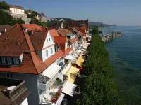 3-room apartment with balcony directly on the lake promenade