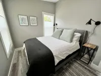 Beautiful and Private Modern Cottage on 20 Acre Flower Farm!