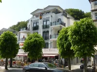 Luxury apartment with 2 bedrooms, large balcony - only 200m to the sea