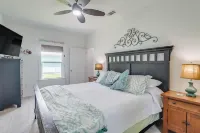Parrothead Escape-3BD/2BA- 1 block from beach - Pet Friendly