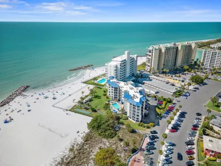 Newly Gorgeous Condo on St. Pete Beach. Отели в г. Сейнт Пит Бич