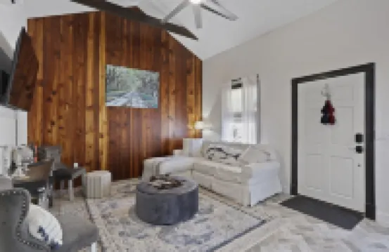 Newly built 1/1 Historic district Apartment