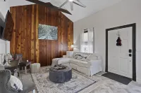 Newly built 1/1 Historic district Apartment