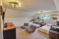 An authentic downtown Roslyn home! Walk everywhere, pets welcome!