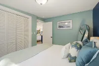 Cozy cottage with private HOT TUB, lake access, Gunstock mountain & fire pit