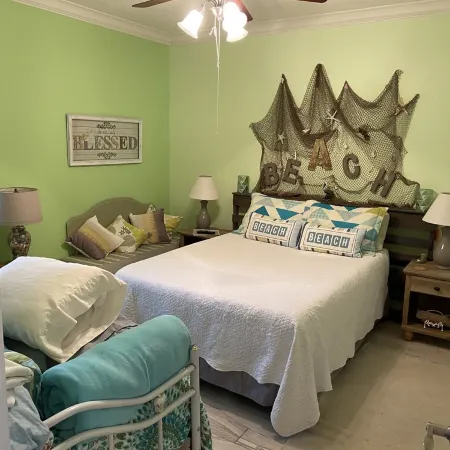 Family Friendly Beautiful Beach Front Unit!