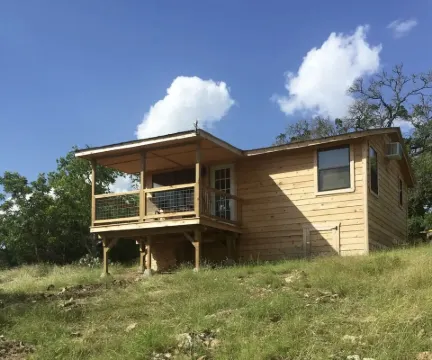 Private, quiet, rustic cabin. Minutes from Old Tunnel State Park