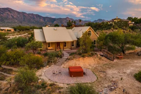 4Br Mount Lemmon Retreat Hot Tub-Pool - Sleeps 18! Отели в г. Каталина