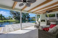 Pet Friendly Spacious 4 Bedroom House Near Beach - Sleeps 10