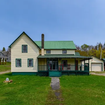 7 Minutes to Gore Mountain Skiing, 4 Bdrm, Sleeps 10