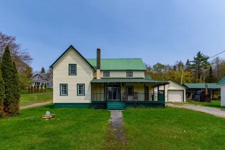 7 Minutes to Gore Mountain Skiing, 4 Bdrm, Sleeps 10