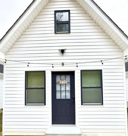 Buck Tiny Luxury Cabin on Lake with Arcade