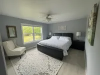 Elegant Catskill Retreat: 8BR Windham Getaway with Hot Tub & Vineyard Views