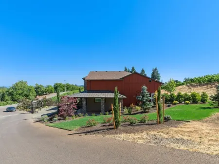 Bryn Mawr Vineyards Gatehouse:  Newly Remodeled Home on the Vineyard