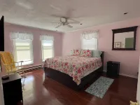 CANAL FRONT - GREAT VIEWS - 5 BDRM, 3&1/2 BATHS, 2 KINGS, GOLF, RELAX...